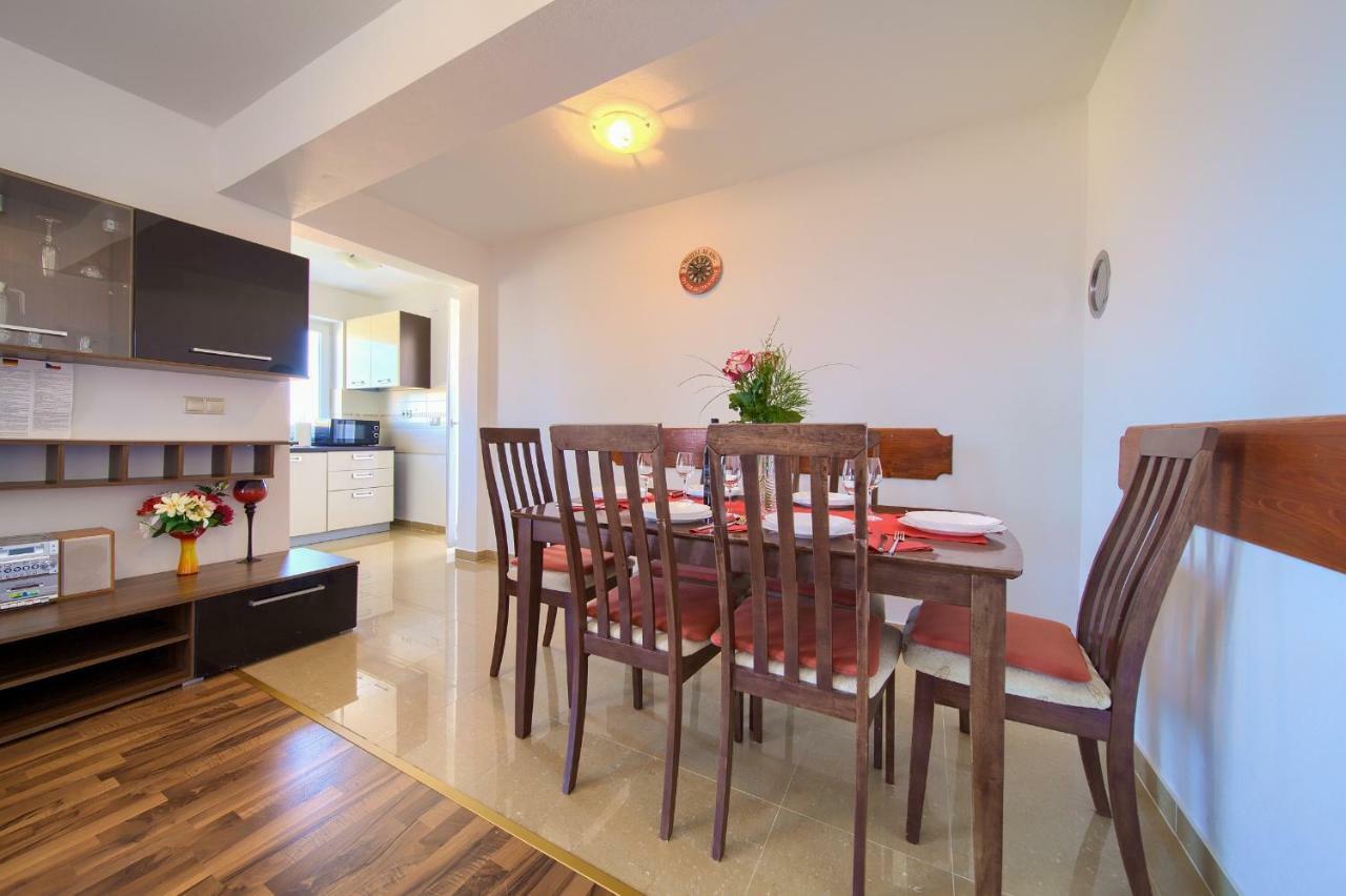 Vijon Apartment Njivice Bagian luar foto