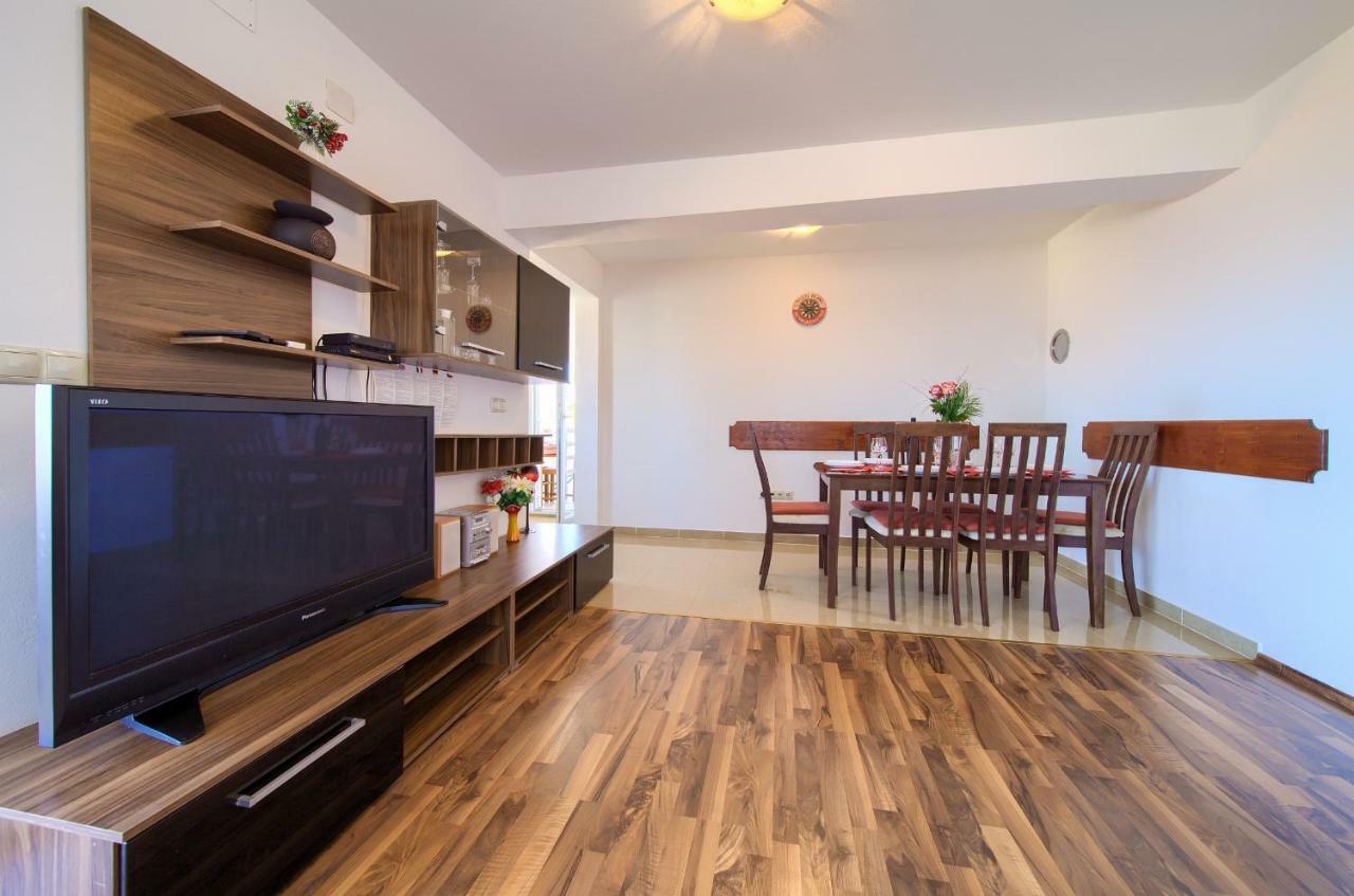 Vijon Apartment Njivice Bagian luar foto
