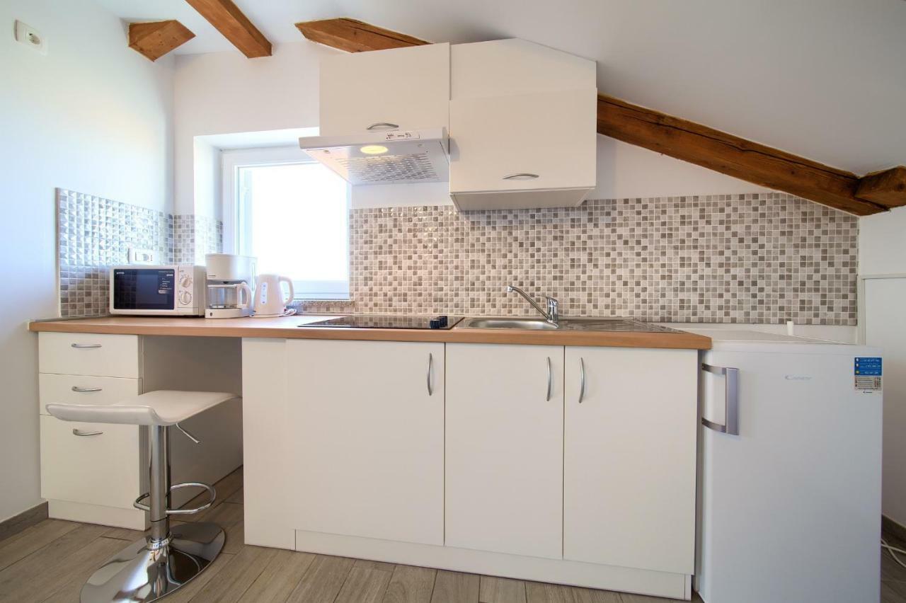 Vijon Apartment Njivice Bagian luar foto