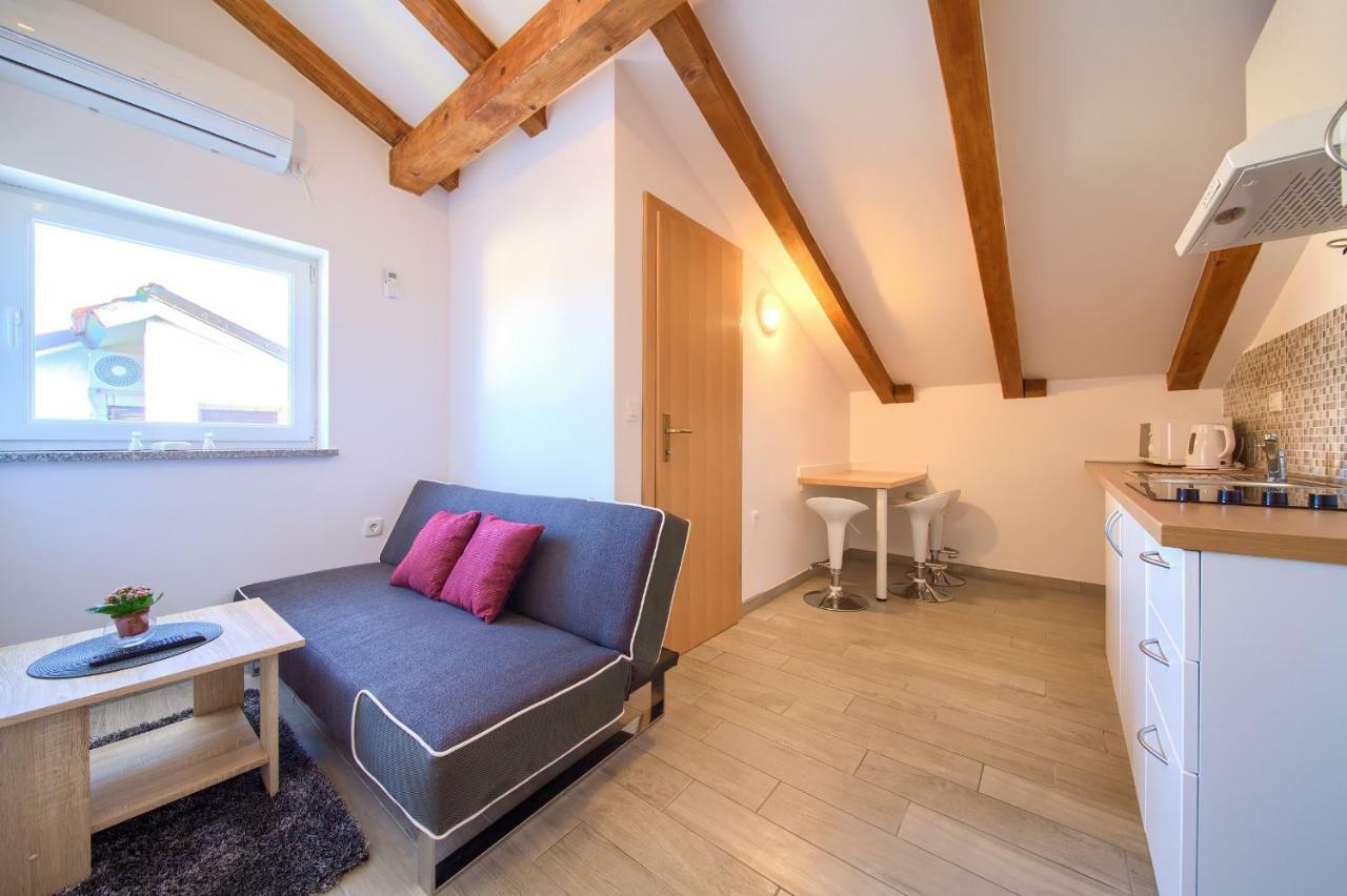 Vijon Apartment Njivice Bagian luar foto