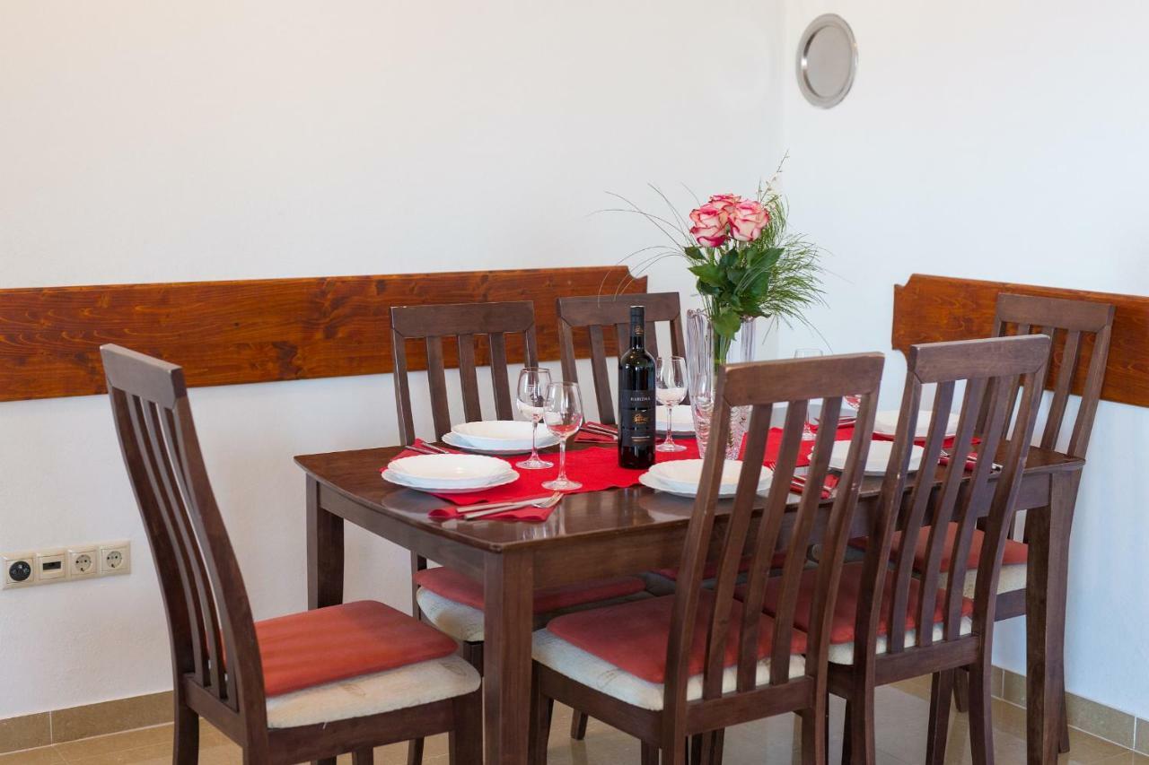 Vijon Apartment Njivice Bagian luar foto